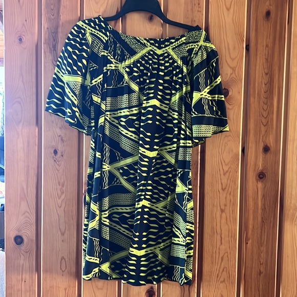 Gently used Missing Polynesia dress size 1. - Picture 4 of 4